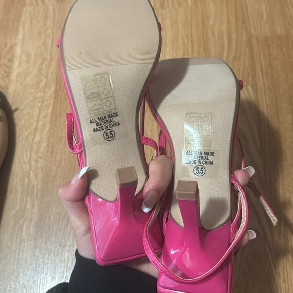 Hot pink sandal heels - Picture 4 of 4